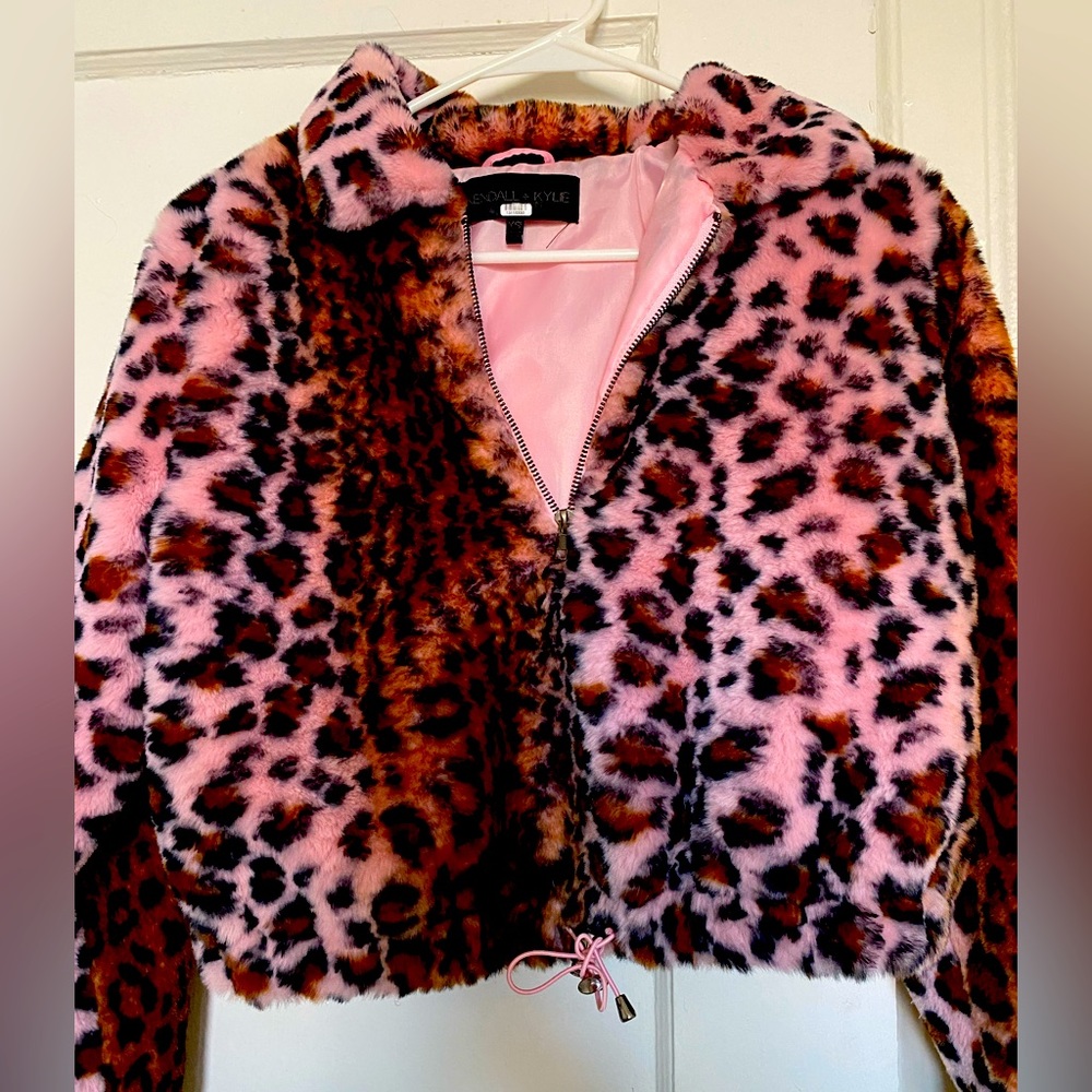 Pink leopard Kylie and Kendall pullover, very soft lightly worn.